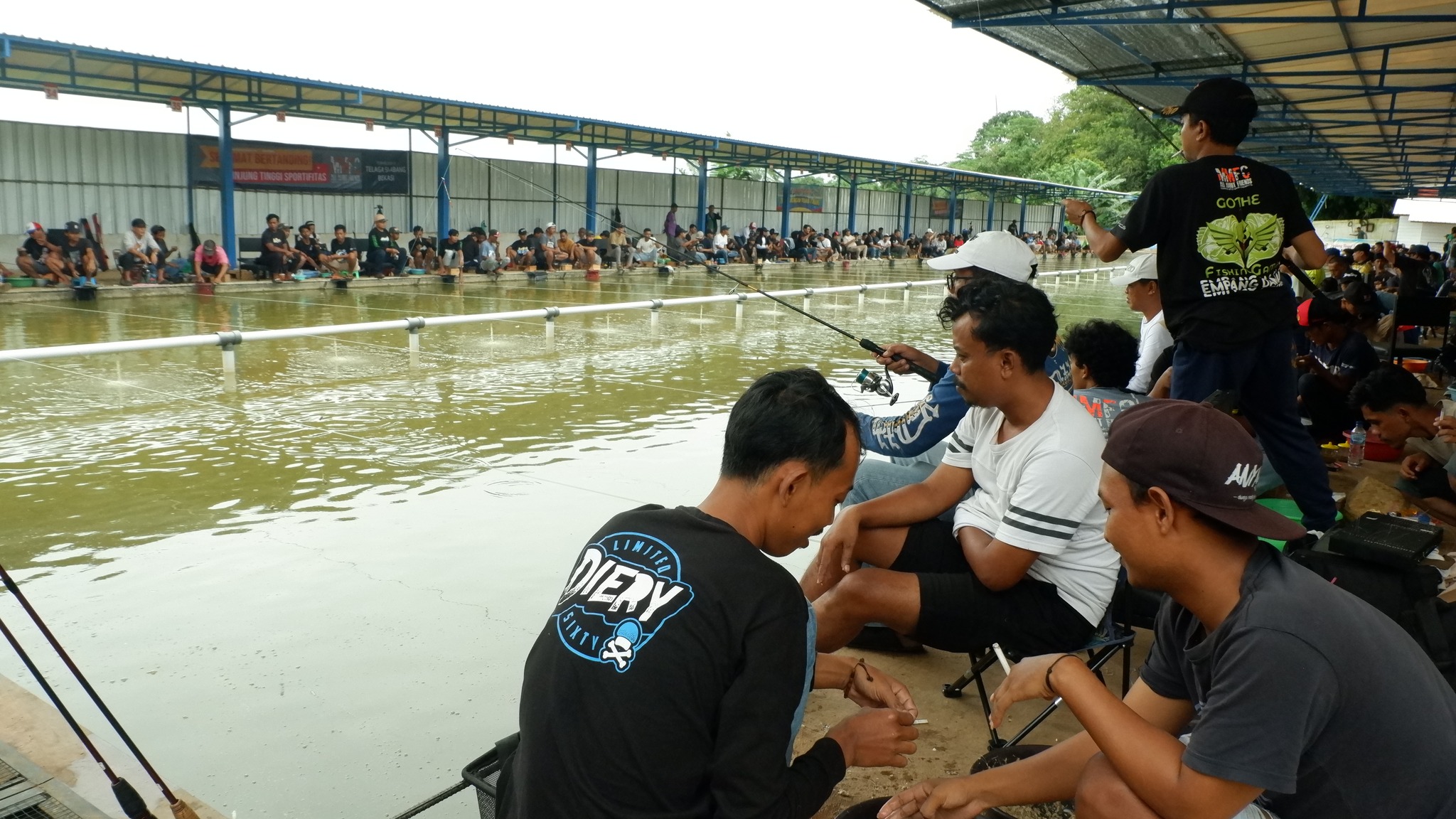 Detik-detik pelampung tenggelam penuh – babon pertama